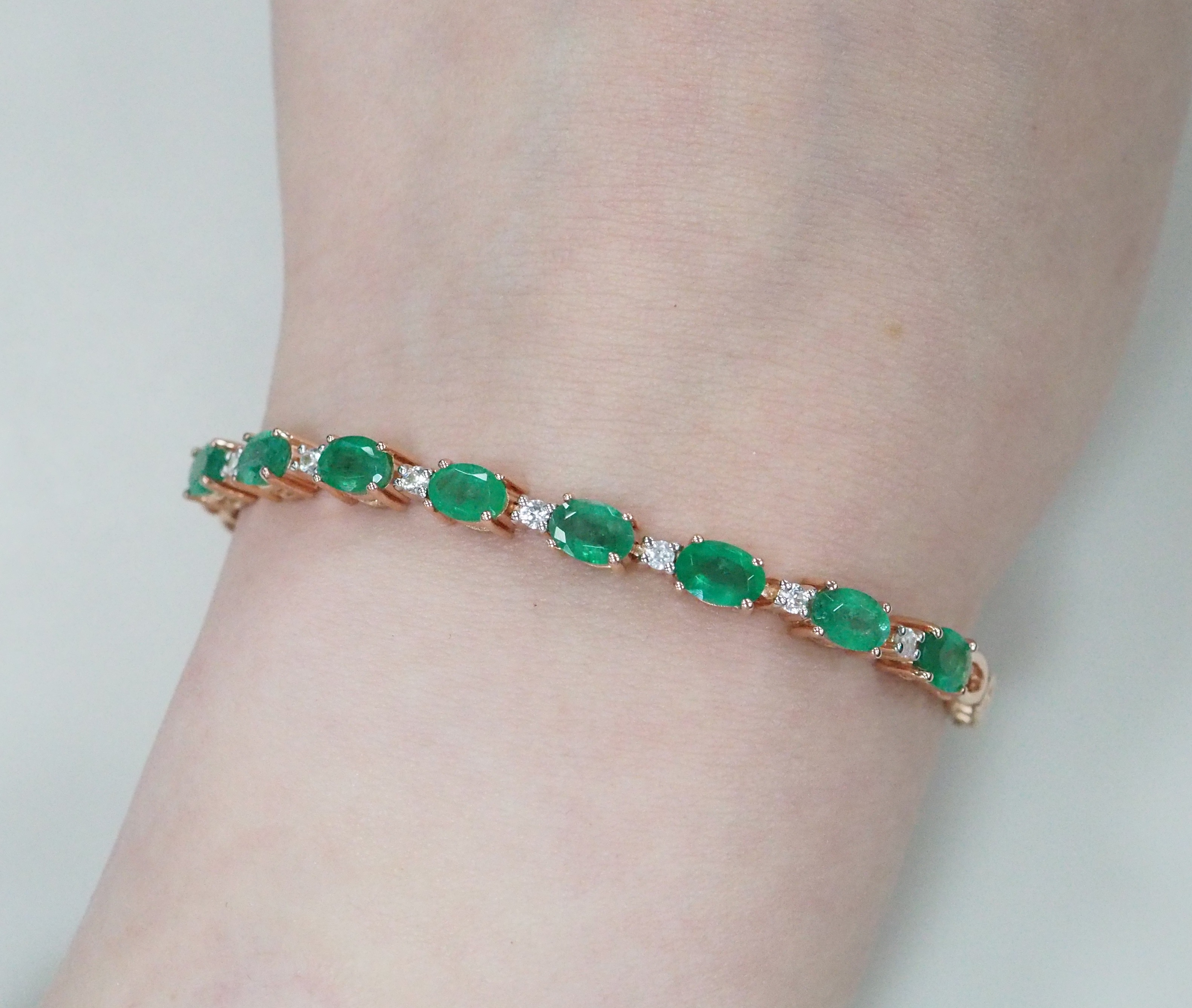 Серебряный браслет с изумрудами